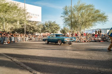 Las Vegas - ABD - 3 Kasım 2023: SEMA Show Cruise sırasında Dodge Coronet.