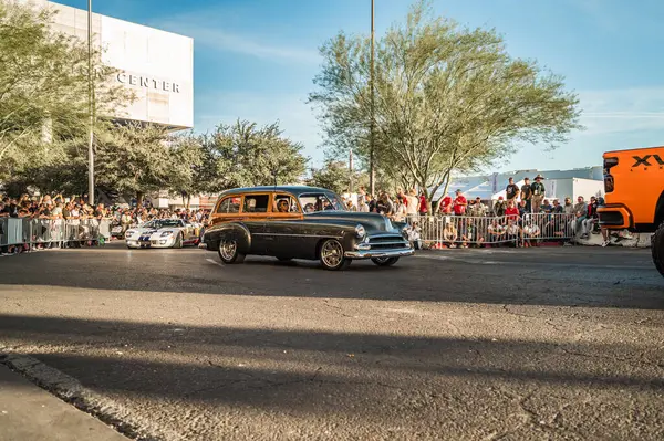 Las Vegas - ABD - 3 Kasım 2023: SEMA Show Cruise sırasında Chevrolet Wagon.