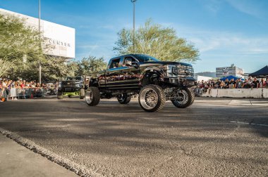 Las Vegas - ABD - 3 Kasım 2023: SEMA Show Cruise sırasında Ford F-250.