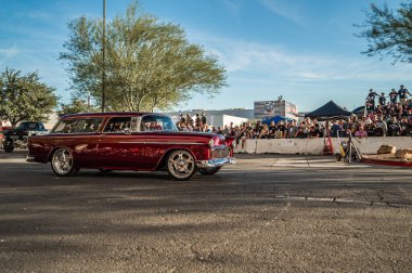 Las Vegas - ABD - 3 Kasım 2023: SEMA Show Cruise sırasında Chevy Nomad Wagon.