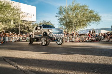 Las Vegas - ABD - 3 Kasım 2023: SEMA Show Cruise sırasında Ford F-250 Lariat.