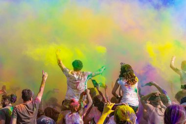 Los Angeles, California - ABD - 16 Mart 2013: İnsanlar Holi renk festivalini kutluyor.
