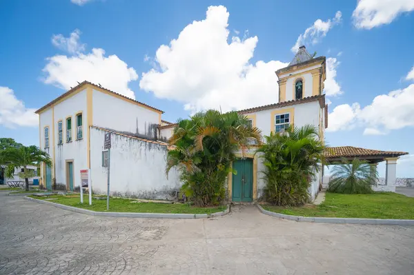 Salvador, Bahia - Brezilya - 30 Eylül 2024: 17. yüzyılda Cizvitler tarafından inşa edilen Monte Serrat Kilisesi, Salvador 'da önemli bir dini mekandır.