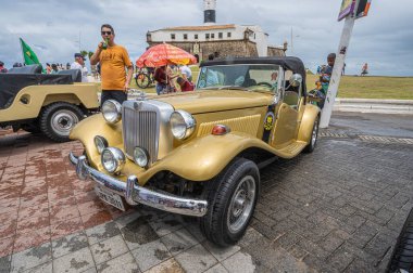 Salvador, Bahia - Brezilya - 29 Eylül 2024: MG TD Roadster Farol da Barra, Salvador, Bahia 'da klasik araba fuarı sırasında