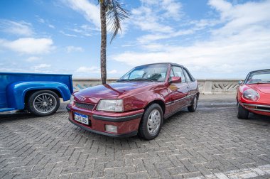 Salvador, Bahia - Brezilya - 29 Eylül 2024: Farol da Barra, Salvador, Bahia 'da klasik araba fuarı sırasında Chevrolet Cadet