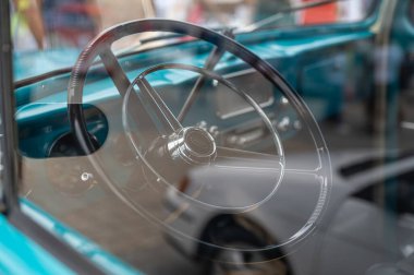 Salvador, Bahia - Brezilya - 29 Eylül 2024: Ford Kırsal direksiyon simidi Farol da Barra, Salvador, Bahia 'da klasik araba gösterisi sırasında