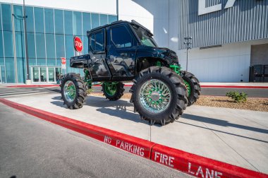 Las Vegas, Nevada - ABD - 2 Kasım 2023: Las Vegas Kongre Merkezi 'ndeki SEMA Show sırasında Polaris ATV