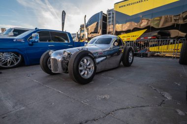 Las Vegas, Nevada - ABD - 2 Kasım 2023: Miller Golden Submarine Car SEMA Show sırasında Las Vegas Kongre Merkezi
