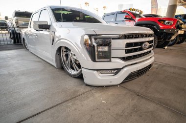Las Vegas, Nevada - ABD - 3 Kasım 2023: Ford F-150 Lariat Las Vegas Kongre Merkezi SEMA Show sırasında