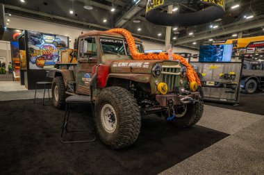 Las Vegas, Nevada - ABD - 3 Kasım 2023: Las Vegas Kongre Merkezi SEMA Show sırasında cip kamyonu