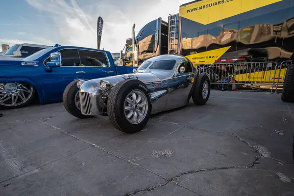 Las Vegas, Nevada - ABD - 2 Kasım 2023: Miller Golden Submarine Car SEMA Show sırasında Las Vegas Kongre Merkezi