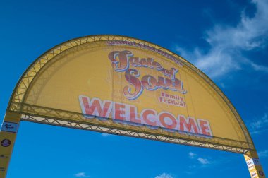 Los Angeles, California - ABD - 18 Ekim 2024: Her yıl düzenlenen Los Angeles festivali Taste of Soul sırasında Afrikalı-Amerikan kültürü ruh yemeği ve canlı müzikle kutlanır..