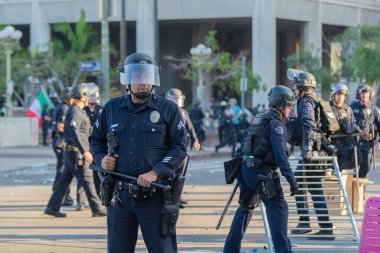 Los Angeles, ABD, 8 Haziran 2025: Polis memurları