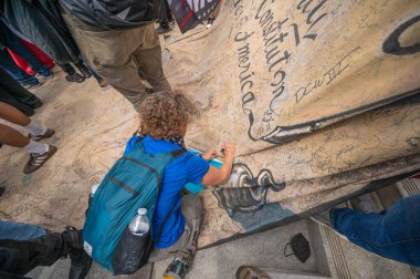 Los Angeles, California, ABD, 14 Temmuz 2025, Banner, biz halkın egemenliğini sembolize ediyoruz.