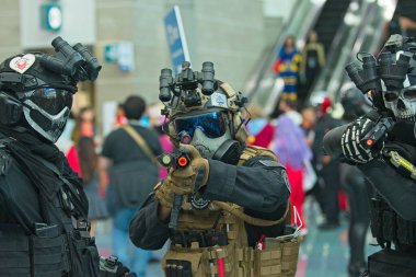 Los Angeles, Kaliforniya, ABD 27 Eylül 2025 Los Angeles Kongre Merkezi 'nde düzenlenen Los Angeles Comic Con sırasında kostümlü katılımcı.