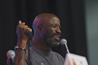 Los Angeles, Kaliforniya, ABD 27 Eylül 2025 Aktör Mike Colter Los Angeles Kongre Merkezi 'nde Los Angeles Comic Con sırasında.