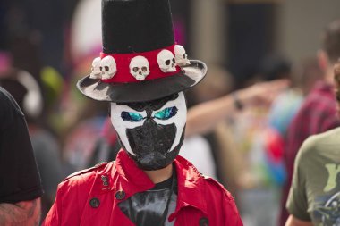 Los Angeles, Kaliforniya, ABD 27 Eylül 2025 Los Angeles Kongre Merkezi 'ndeki Los Angeles Comic Con sırasında kostümlü katılımcı.