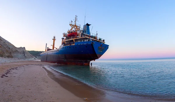 トルコのBozcaada島の難破船のビーチ 鎖状慈悲のタラ船 Bozcaada Beach — ストック写真