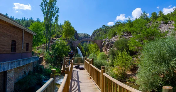 stock image Turkey's waterfalls and rivers. historic stone bridge and waterfall. great photo where nature and architecture meet. Clandras bridge and Clandras waterfall. Usak , Turkey