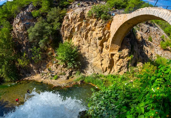 Cascadas Ríos Turquía Histórico Puente Piedra Cascada Gran Foto Donde —  Fotos de Stock