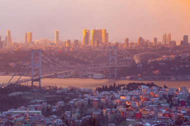 15 Temmuz Şehitler Köprüsü (15 Temmuz Sehitler Koprusu). İstanbul Boğazı Köprüsü, gece. İstanbul, Türkiye.
