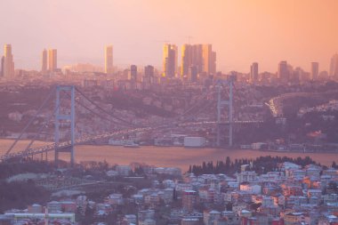 15 Temmuz Şehitler Köprüsü (15 Temmuz Sehitler Koprusu). İstanbul Boğazı Köprüsü, gece. İstanbul, Türkiye.