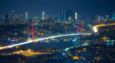 15 Temmuz Şehitler Köprüsü (15 Temmuz Sehitler Koprusu). İstanbul Boğazı Köprüsü, gece. İstanbul, Türkiye.
