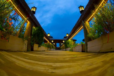 Iznik Gölü kıyısında bir tatil köyü ve restorandır.