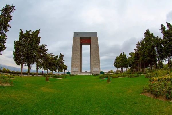Мемориал Мучеников Чанаккале Против Дарданелльского Пролива — стоковое фото