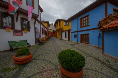  Eskisehir 'deki renkli Odunpazari semti evleri. Eskisehir Türkiye 'de daha popüler bir turizm arızası.