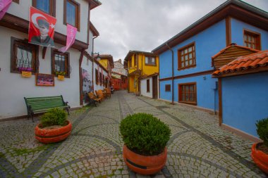  Eskisehir 'deki renkli Odunpazari semti evleri. Eskisehir Türkiye 'de daha popüler bir turizm arızası.