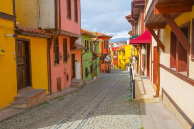  Eskisehir 'deki renkli Odunpazari semti evleri. Eskisehir Türkiye 'de daha popüler bir turizm arızası.