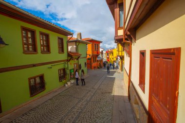  Eskisehir 'deki renkli Odunpazari semti evleri. Eskisehir Türkiye 'de daha popüler bir turizm arızası.