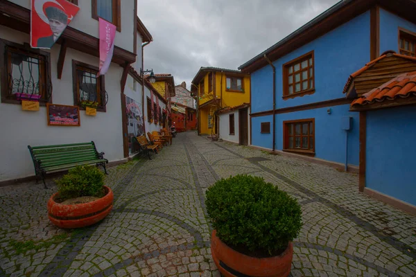 カラフルなOdunpazari地区の家はエスキシーヒル市で表示されます エスキシーヒルはトルコで人気の観光地です — ストック写真