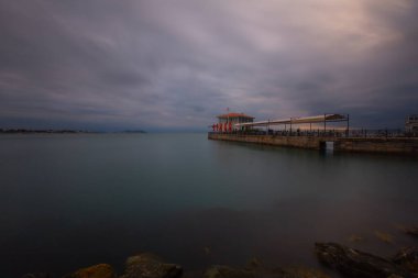 Dramatik görünümü Moda, Istanbul şehir içinde güzel gökyüzü ve deniz