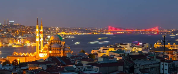 15 Temmuz Şehitler Köprüsü (Boğaz Köprüsü) ve İstanbul manzarası