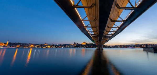 Halic Metro Bridge Sommaren Blå Himmel Och Stadsljus Istanbul Turkiet — Stockfoto