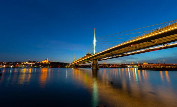 New Halic Metro Bridge Lecie Nocy Błękitne Niebo Światła Miasta — Zdjęcie stockowe