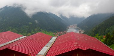 Trabzon 'un Uzungol Dağı köyü. (Uzun Göl)