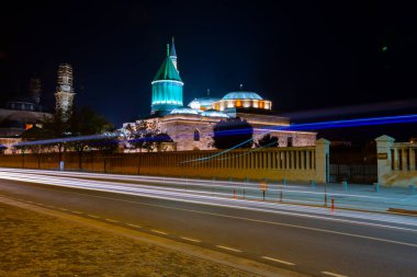 Mevlana Müzesi ve Mevlana Meydanı manzarası, Konya Türkiye alacakaranlıkta