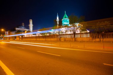 Mevlana Müzesi ve Mevlana Meydanı manzarası, Konya Türkiye alacakaranlıkta