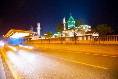 Mevlana Müzesi ve Mevlana Meydanı manzarası, Konya Türkiye alacakaranlıkta