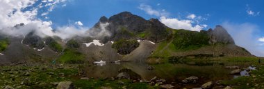 Türkiye 'nin Rize ilinde Avusor Gölü görünümü