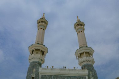 Kabe 'nin minareleri ve zamzam kulesi