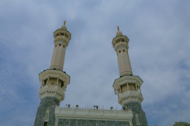 Kabe 'nin minareleri ve zamzam kulesi
