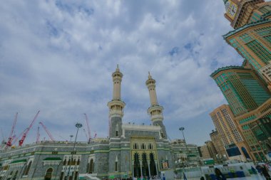 Kabe 'nin minareleri ve zamzam kulesi