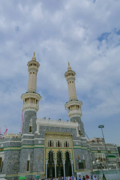 Kabe 'nin minareleri ve zamzam kulesi