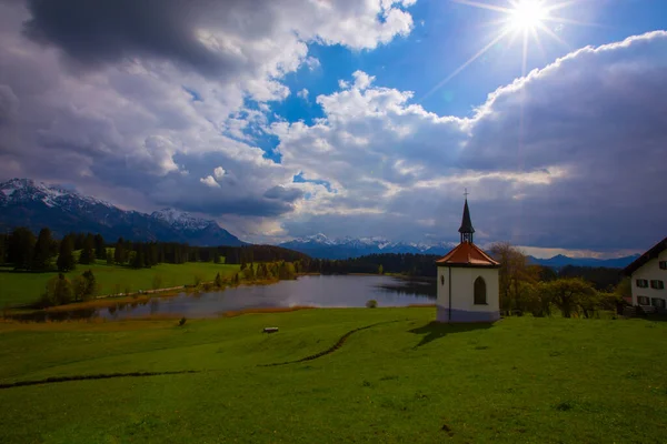 Chapel Hegratsrieder See Lake Autumn Morning Ostallgu Bavaria Germany – stockfoto