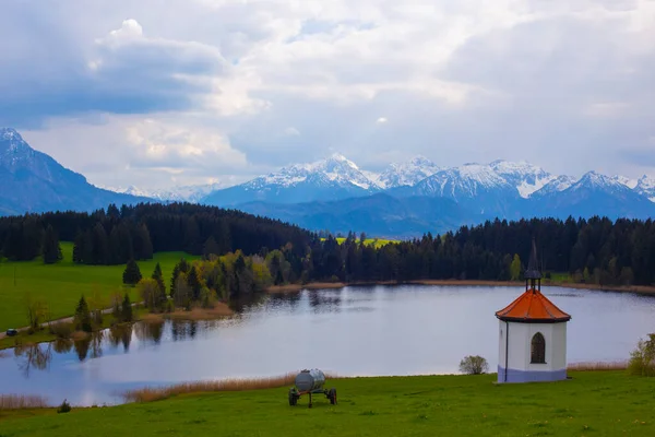 Hegratsrieder Kilisesi Bir Sonbahar Sabahı Göle Bakın Ostallgu Bavyera Almanya — Stok fotoğraf