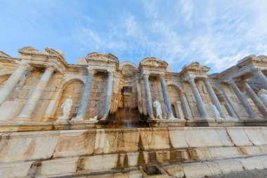 Taurus Dağları 'nda yer alan antik Sagalassos bölgesi, ülkenin en iyi korunmuş antik şehirleri arasındadır. Roma hamamının harabelerinden bir manzara. Burdur-TURKEY